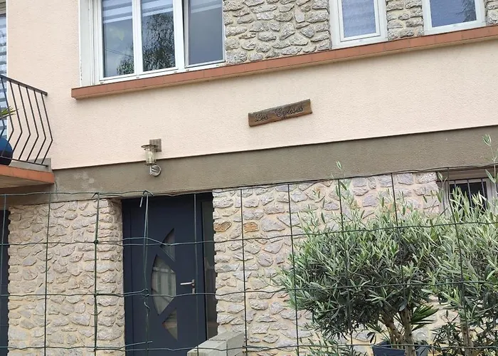 Les Cytises Проживание в семье *